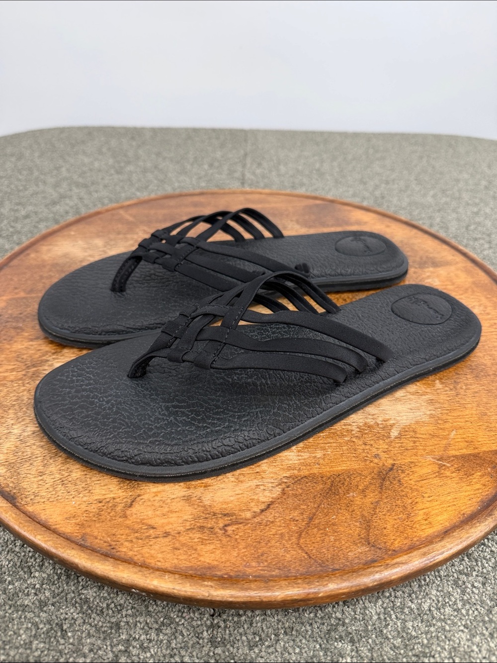 Sanuk Sandals Wm 9 Yoga Salty Black Strappy Flip Flop Thong Yoga Mat Beach Surf